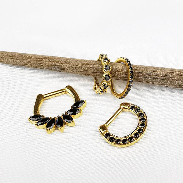 Clicker ring - 24k guld Pvd - Piercingsmycke med svarta kristaller - Image 3